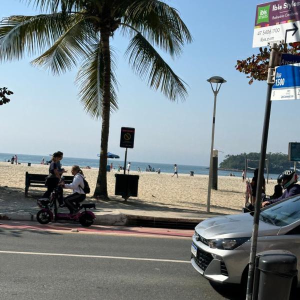 Apartamento na quadra mar
