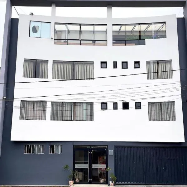 COSMOPOLITAN INN, hotel in Ventanilla
