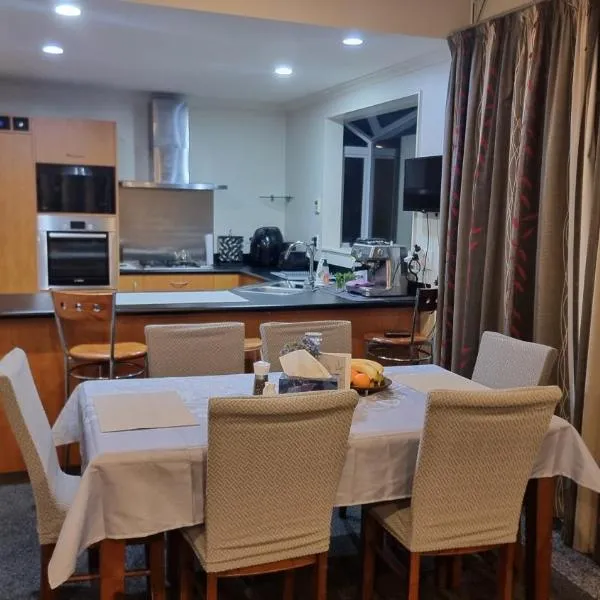Peaceful Hillview - Double Bed at Churton Park, hotel v destinaci Wellington