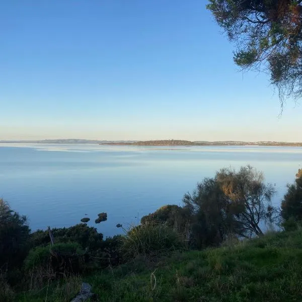 Pleasant Point Cottage Phillip Island、Rhyllのホテル
