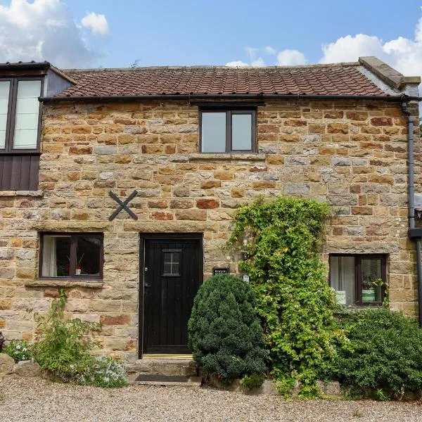 Hayloft Cottage, hotel in Staintondale