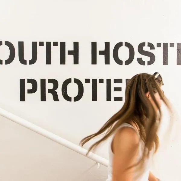 Youth Hostel Proteus Postojna, hotel u gradu 'Prestranek'