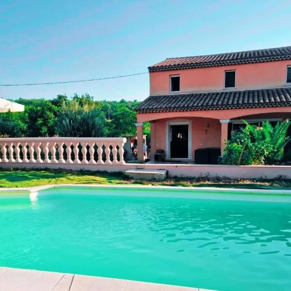 Villa près des remparts – hotel w mieście Régusse