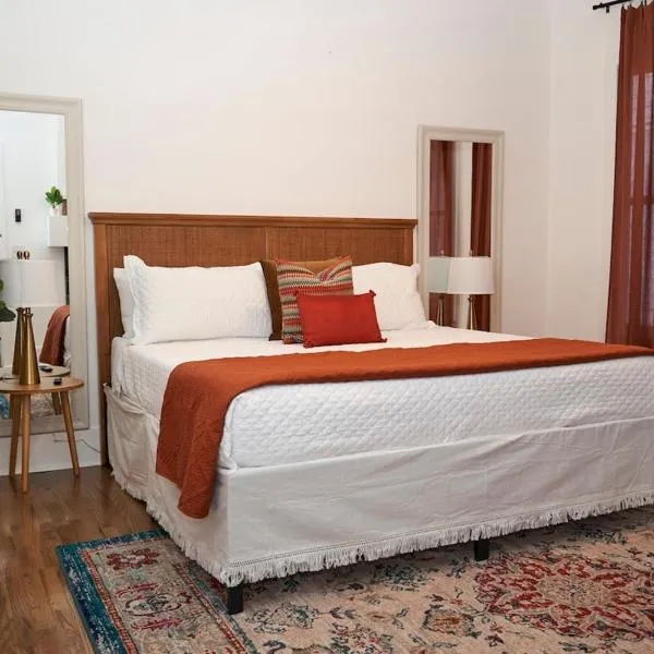 Spacious Retreat Near Downtown, Atl、アトランタのホテル