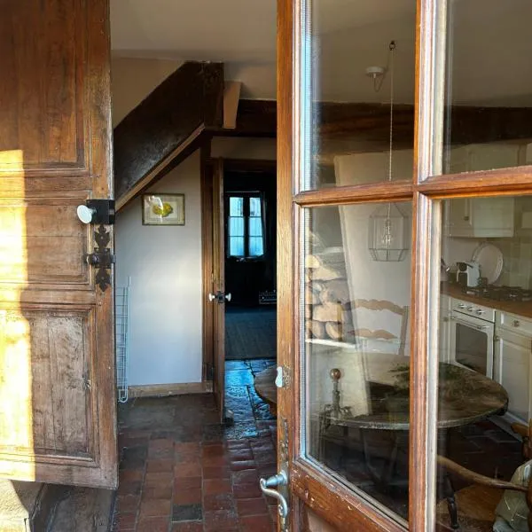 Maison de charme avec jardin, hotel in Semur-en-Auxois