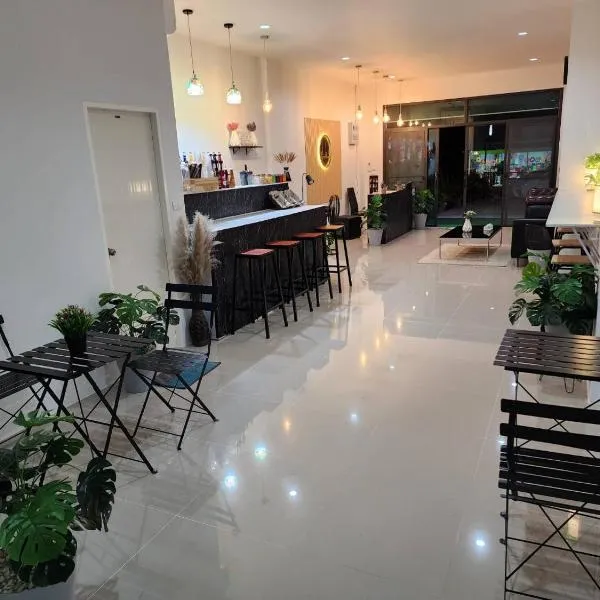 Da Airport Hotel, hotel v destinaci Nai Yang pláž