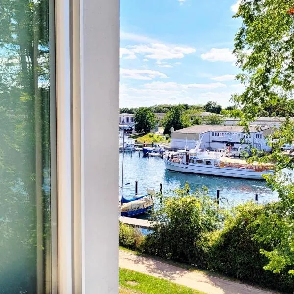 Große Ferienwohnung mit traumhaftem Hafenblick von "Momentic", hotel in Neustadt in Holstein