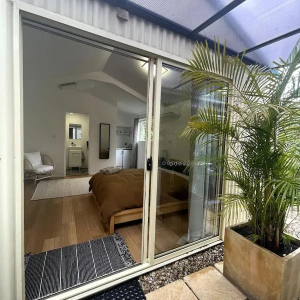 Beachside Bedstay, hotel a Emerald Beach