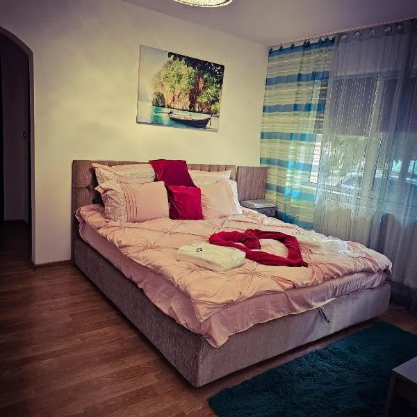 Mony Apartaments, hotel in Roman