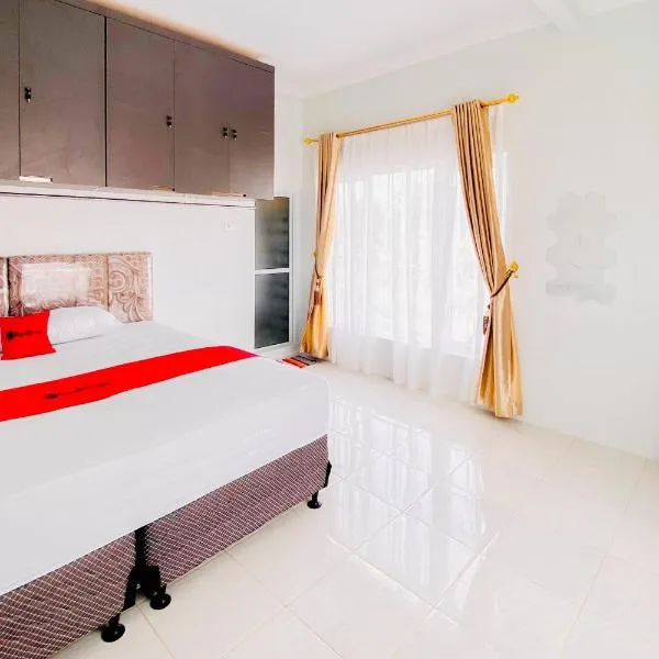 RedDoorz Syariah at GCL Bukittinggi, hotel v destinaci Bukittinggi