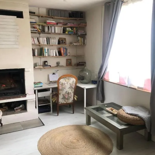 Un petit studio dans un cadre naturel, hotel v destinaci Saint-Germain-des-Fossés
