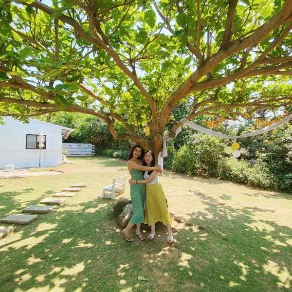 龍磐公園小白屋包棟民宿, hotel v destinaci Eluan
