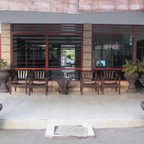 Hotel Singasari، فندق في سينغاراجا