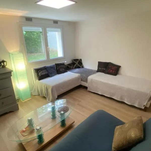 2 pièces de plain-pied avec parking et jardin au calme, hotel v destinácii Antony