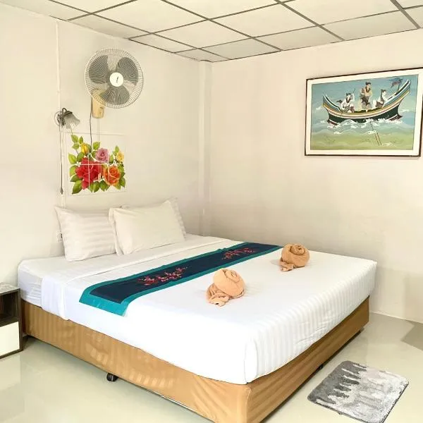 JJ karon beach hotel, hotel in Karon Beach