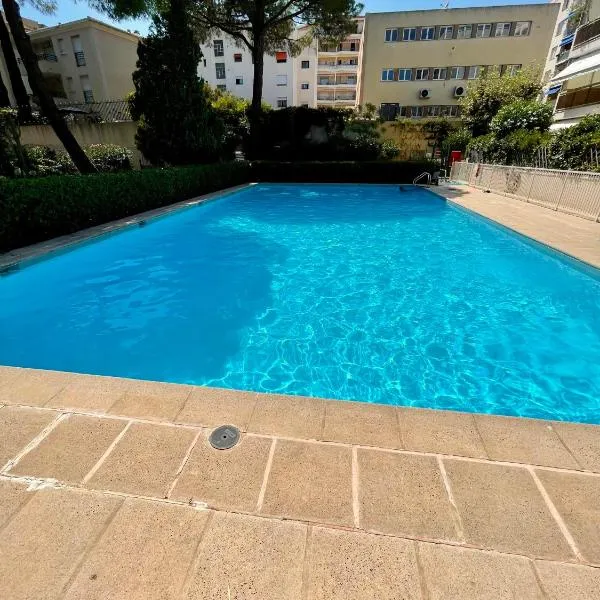 appartement avec piscine, hotel v destinácii Le Cannet