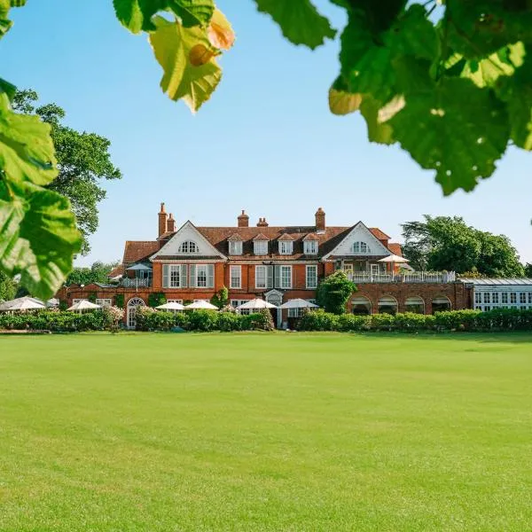 Chewton Glen Hotel - an Iconic Luxury Hotel, hotel v destinaci New Milton