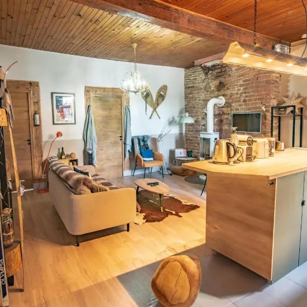 chalet de montagne Style sur le Quai saint Laurent et Bastille, hotel in Grenoble