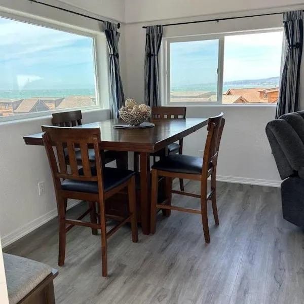 Oceanview Cabin 20, Private Jacuzzi &large Deck, hotel in Smith River