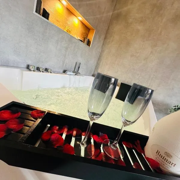 Le Temple - Love Room au coeur des remparts, hotel in Clermont-Ferrand