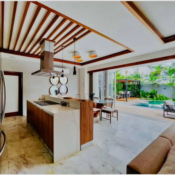 Luxury Private Villa At Metro Pool Jacuzzi Wifi Sleeps 10, hotel v destinaci Juan Dolio