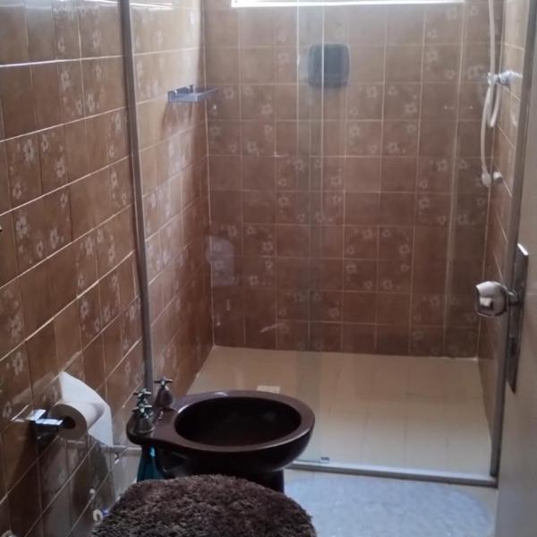 COMFORT GUARUJÁ ENSEADA APARTMENT 26 COM WIFI, GARAGEM e AR CONDICIONADO - Foto 3