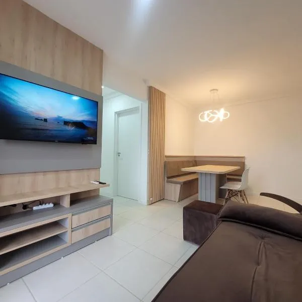 Apartamento novo, vista mar, 150m da praia, hotel in Piçarras