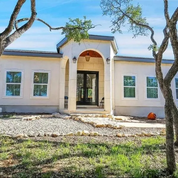 Lakeside mansion minutes to the lake, מלון בקניון לייק