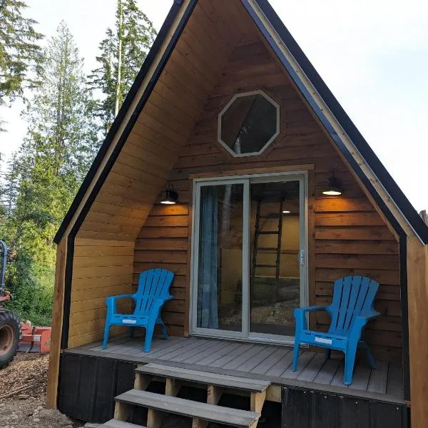 Tree Ring Cabin on 33 Acres, hotel v destinaci Powell River