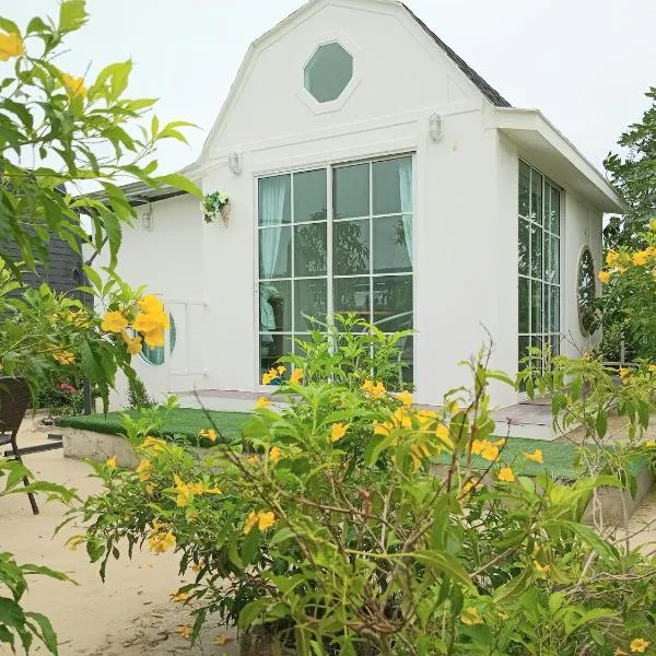 MemoryCool บ้านพักตากอากาศใกล้หาดบางเก่า, hotel in Ban Bo Yai