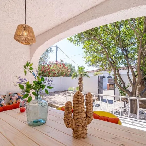 MBII- Paradise Empordà with HEATED little SWIMING-POOL-VERY QUITE PLACE，位于罗萨斯的酒店