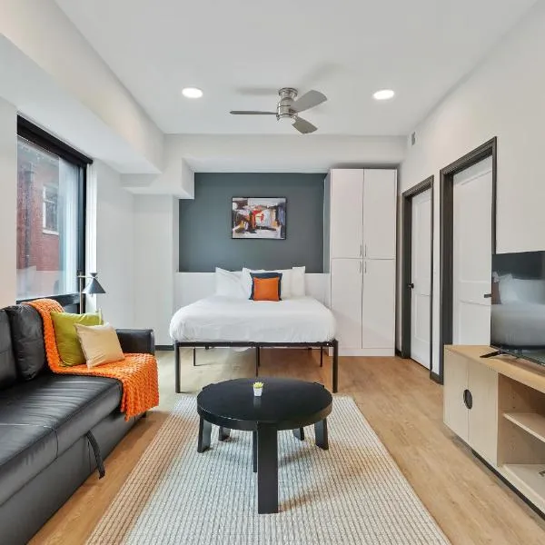 CozySuites on Mass with garage parking #14、インディアナポリスのホテル