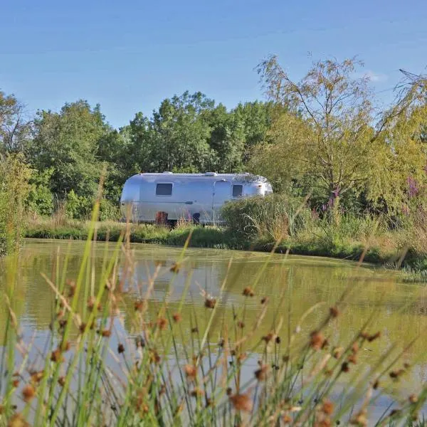 Caravane Airstream bord de lac, hôtel à Saint-Loubès