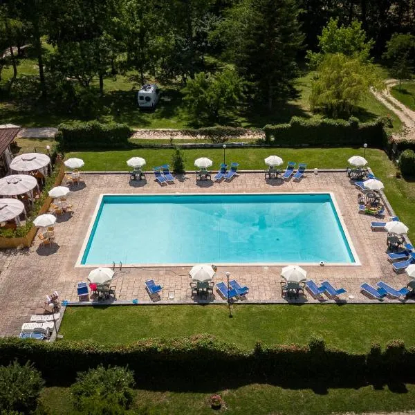 Rio Verde camping villaggio, hotel v destinaci Costacciaro
