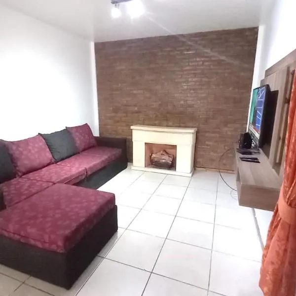 Casa 3 Hab con 2 cocheras Centro, hotel in Mendoza