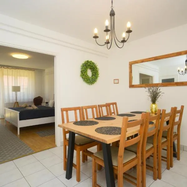 Vadrózsa apartman, hotel en Sümeg