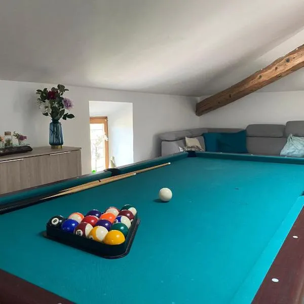 Billard Lounge loft détente avec Billard & Netflix by BoookingFuté, hotel v destinaci Socourt