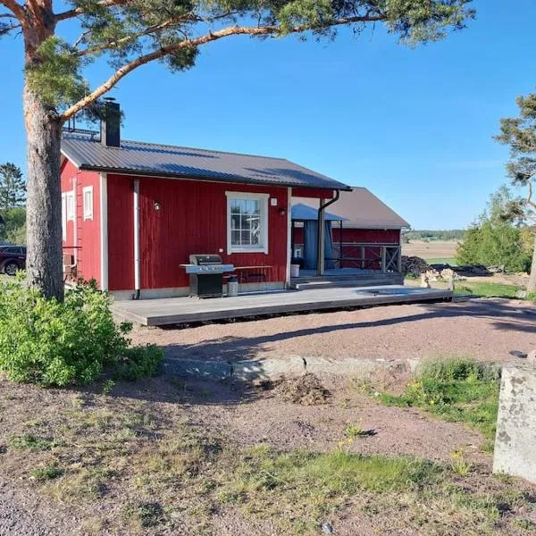 Tiny house with sauna and hot tub close to archipelago, hotel v destinaci Töfsala
