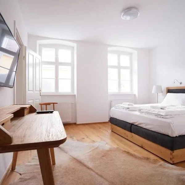 Authentic Austrian Flat in the South of Vienna, hotel v destinaci Mödling