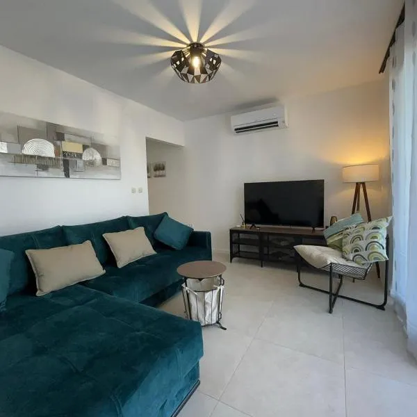Vacation Apartment Noemi, hotel in Zmijavci