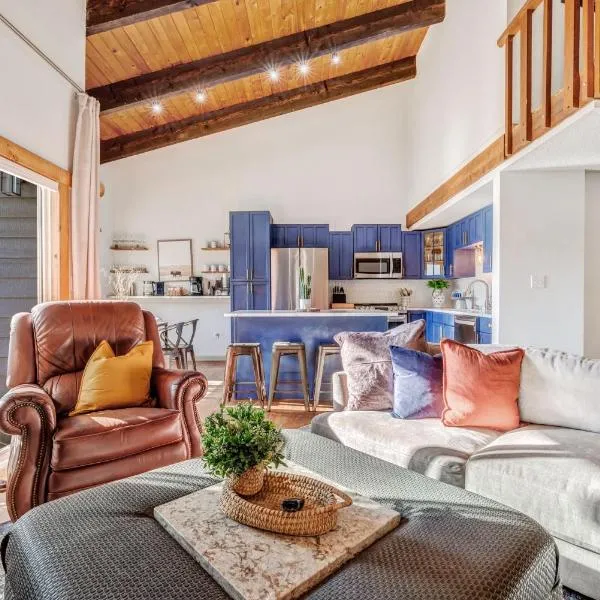 Ski Town Chalet, hotel in Steamboat Springs