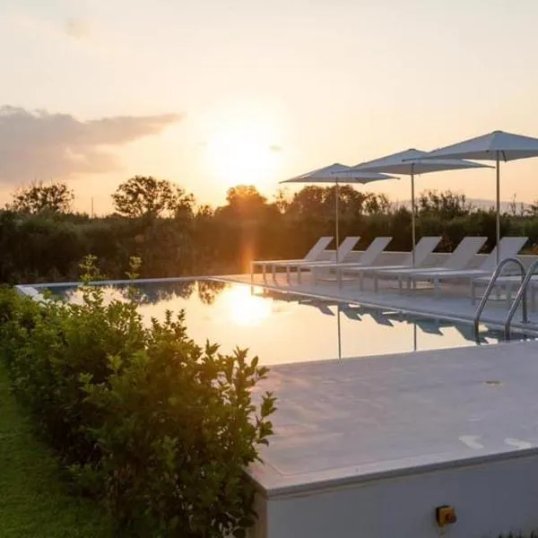 Mikro Livadi Special Lodges - Has an Eco Salt water pool - 150m from the beach, hotel v destinaci Episkopí- Rethymno