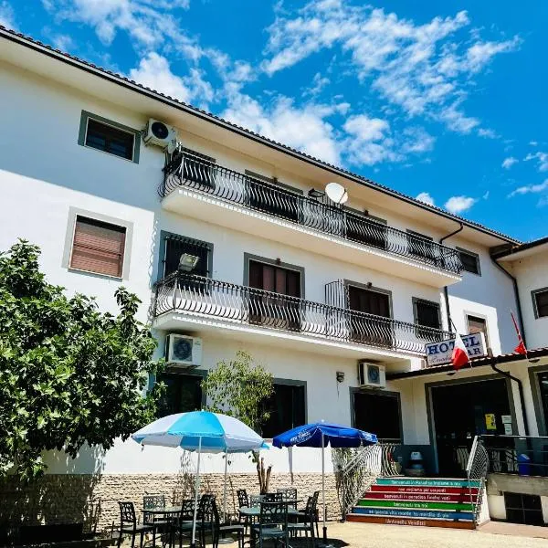 Hotel Paradiso, hotel Celanóban