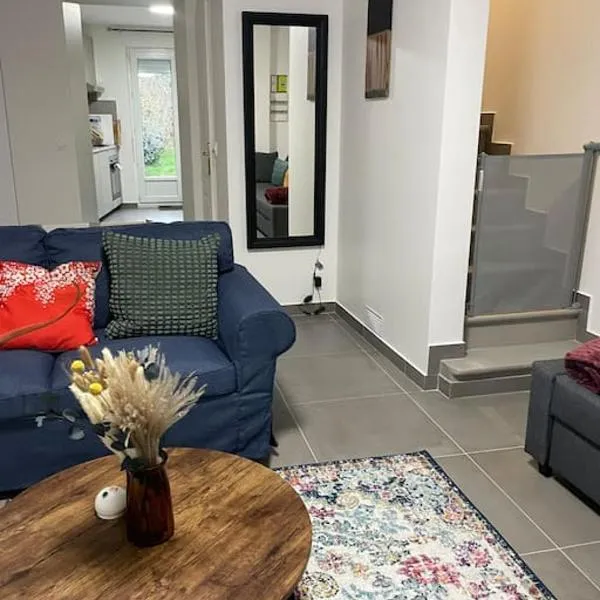 Lovely house with free Paris parking Baby friendly, hotel v destinaci Le Mesnil-Amelot