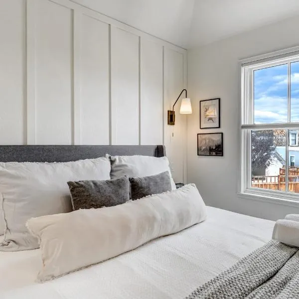 Whitewater Peak - Cozy Retreat with Scenic Views, hotel di Buena Vista