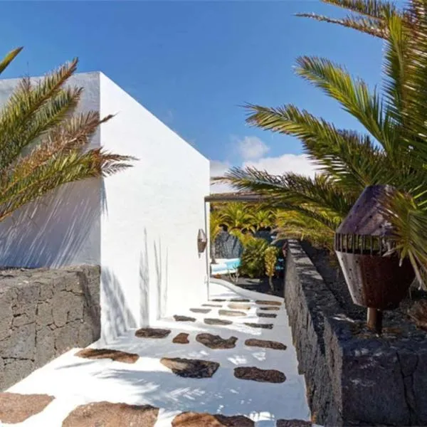 Villa La Cueva, hotel in Teguise