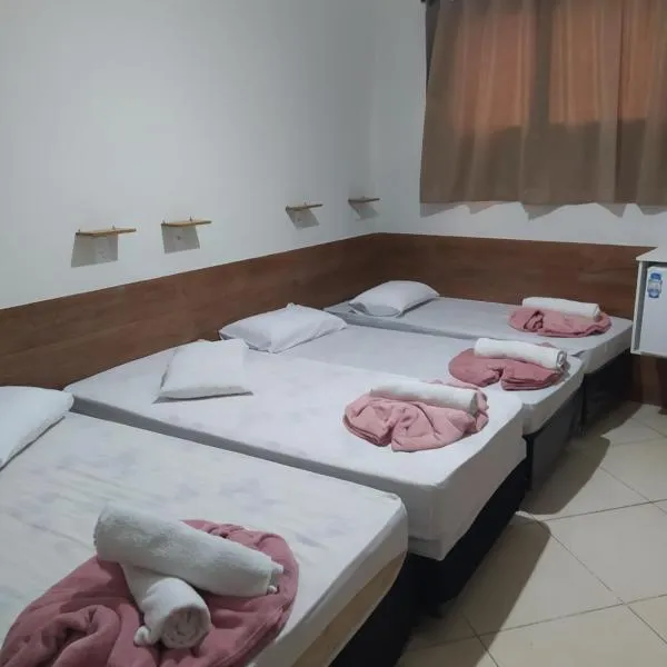 Pousada Quarto Deluxe perto da basílica com garagem, hotel in Aparecida