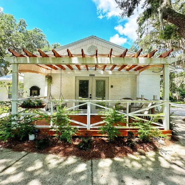 Adorable French Cottage style - 1 bedroom., hotel v destinaci Fernandina Beach