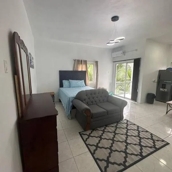 The Sunset Luxury Studio Apartment at Casa De Coco Ocho Rios, Jamaica, hotel v destinaci Ocho Rios