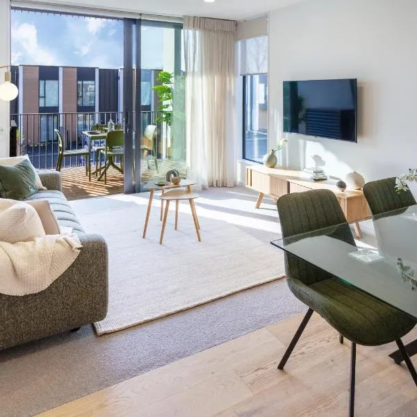 Warm Central City Apartment with 2 Free Carparks, hotel in Christchurch